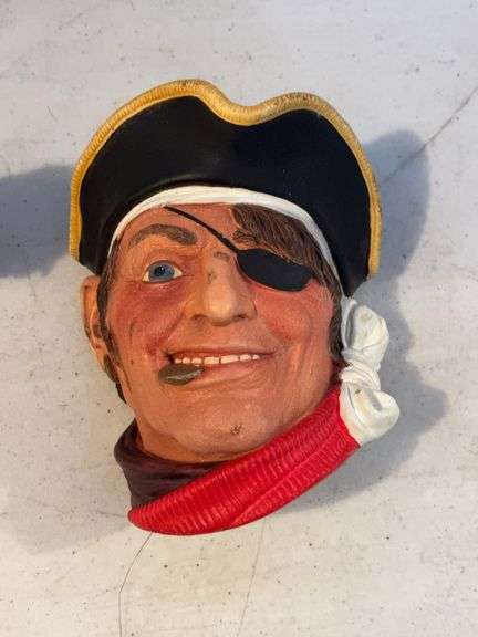 PIRATE WALL MASK