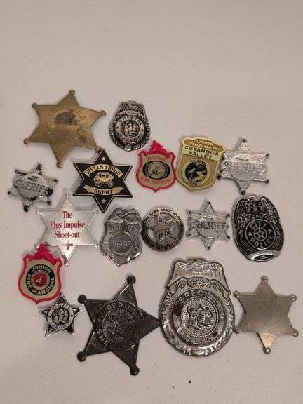 Vintage pins and badges - see photos