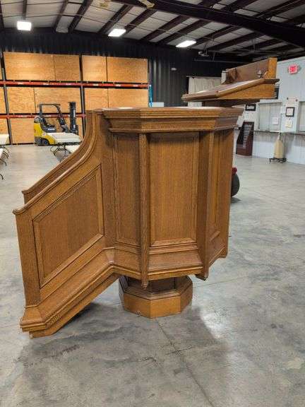 Large oak pulpit/altar stand - see photos, buyer responsible for removal