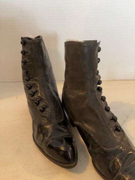 ANTIQUE LADIES LEATHER BUTTON UP BOOTS