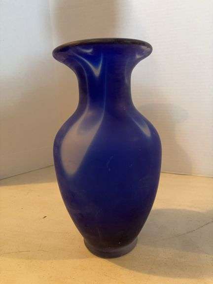 12” MURANO COBALT BLUE AND WHITE VASE