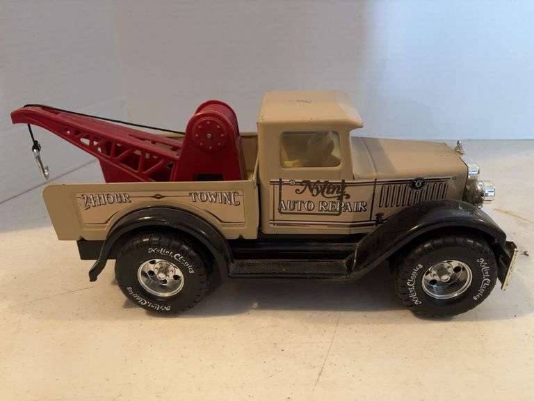 14” NYLINT TOW TRUCK TOY