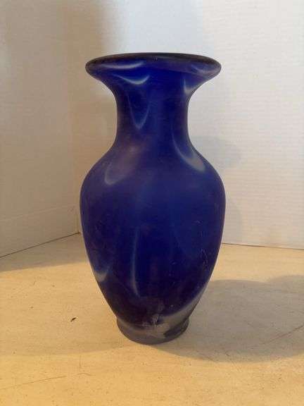 12” MURANO COBALT BLUE AND WHITE VASE