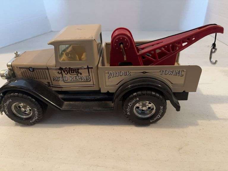 14” NYLINT TOW TRUCK TOY