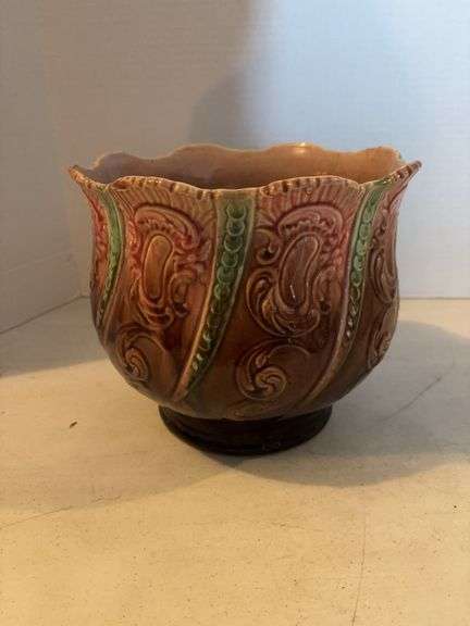 8” ANTIQUE MAJOLICA FLORAL