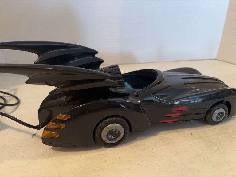 1997 DC COMICS BATMOBILE BATTERY OPERATED 14”