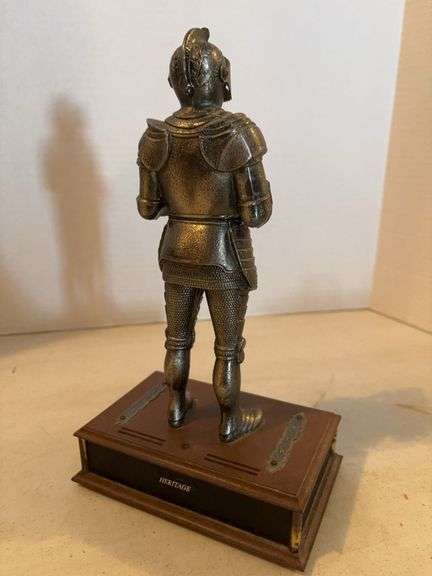 HERITAGE 11” TRANSISTOR RADIO WITH KNIGHT