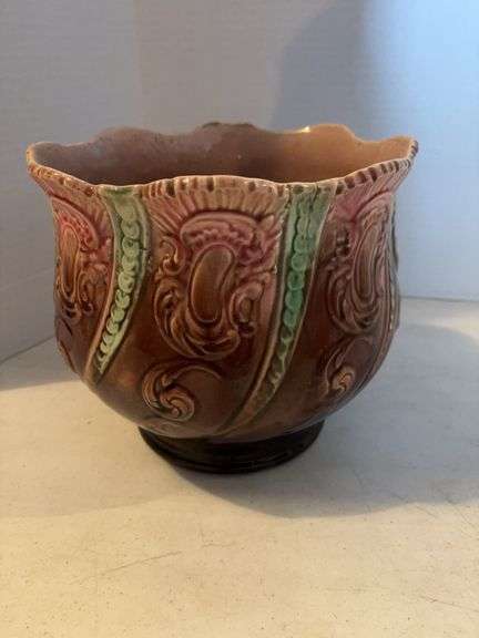 8” ANTIQUE MAJOLICA FLORAL