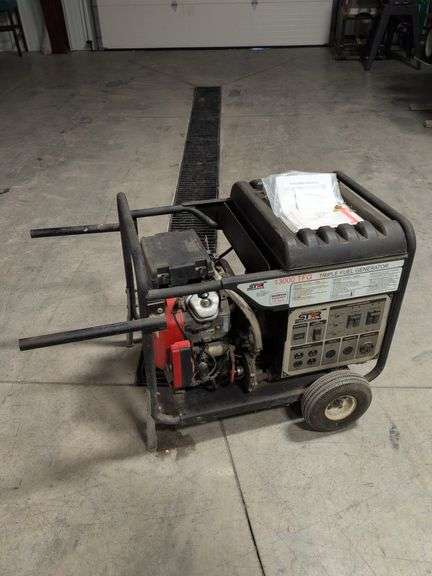 Honda GX Series 13000 triple fuel generator - works, fired up right away