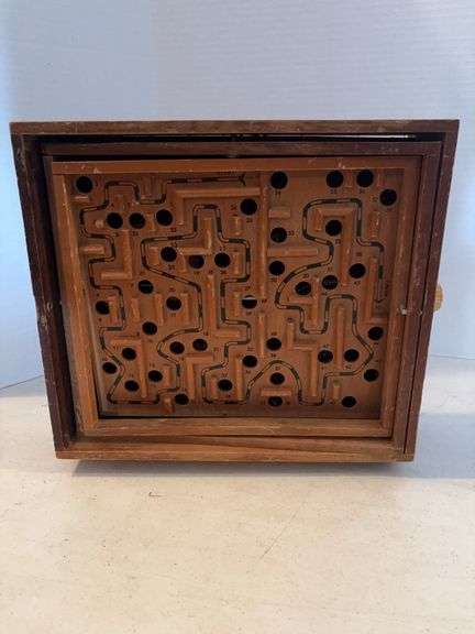 VINTAGE WOODEN MARBLE LABYRINTH TILT GAME 12” x 13”