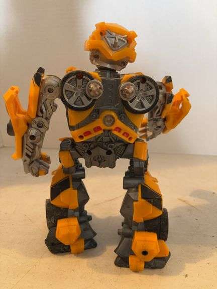 2006 DREAM WORKS TRANSFORMERS YELLOW ROBOT TOY
