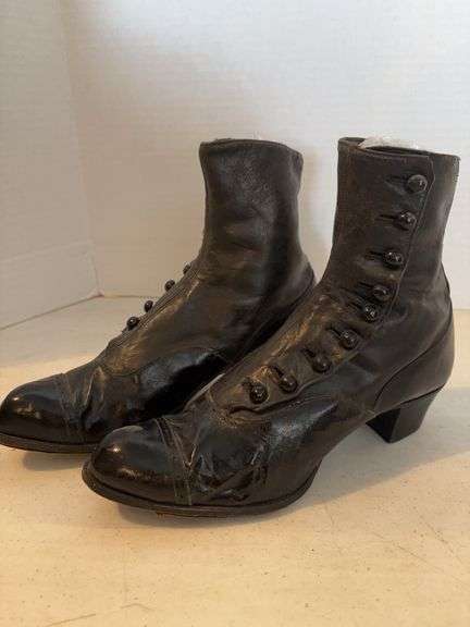 ANTIQUE LADIES LEATHER BUTTON UP BOOTS