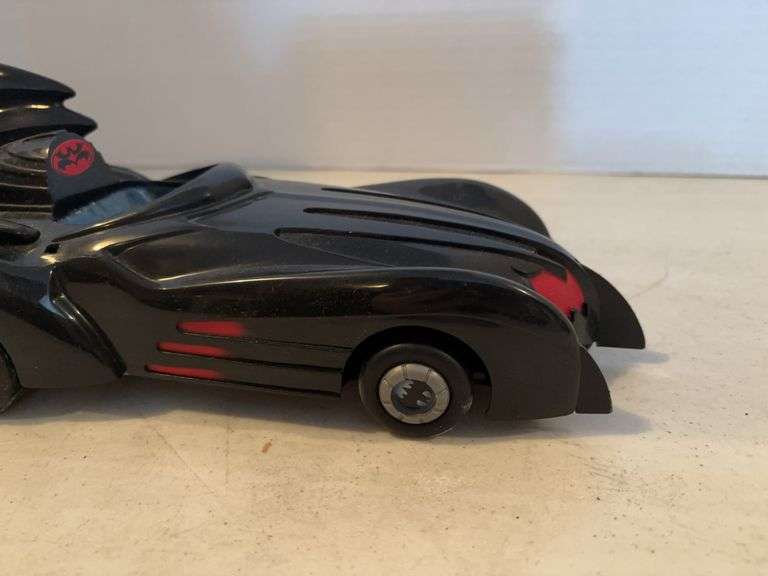 1997 DC COMICS BATMOBILE BATTERY OPERATED 14”