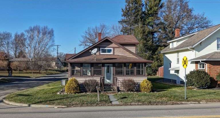 Updated 4 BR Home & Detach...