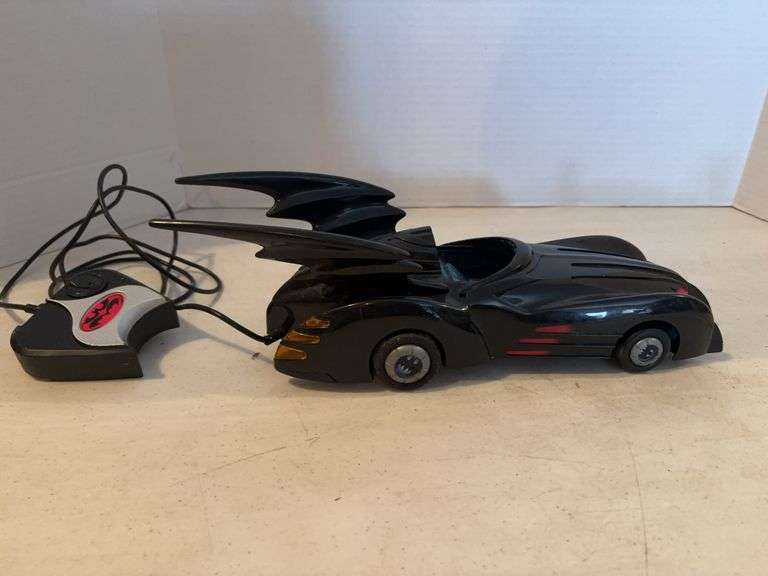 1997 DC COMICS BATMOBILE BATTERY OPERATED 14”