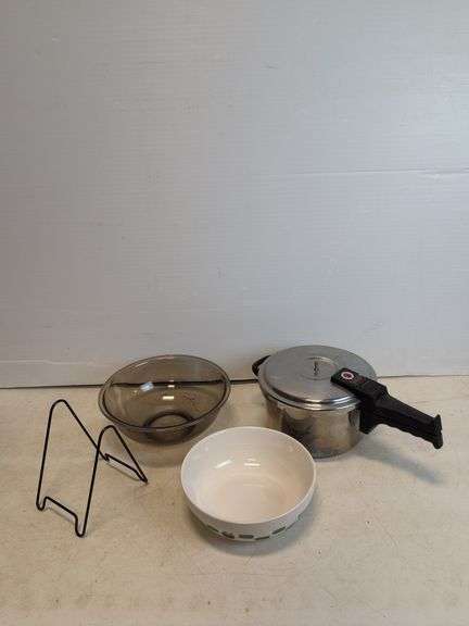 Innova cooking pot, Pyrex dish, decorative bowl, and plate stand