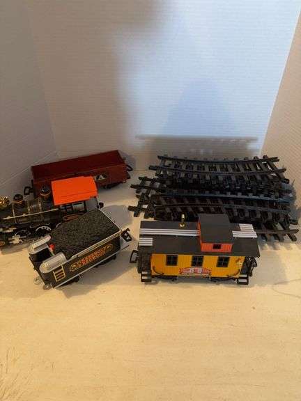 TIMBERWOLF TOY TRAIN CARS WITH ENGINE AND TRACKS