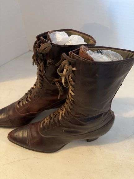 10” VINTAGE LEATHER LADYS BOOTS ANTIQUE