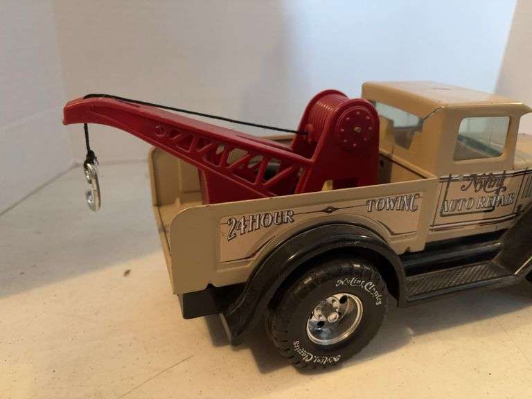 14” NYLINT TOW TRUCK TOY