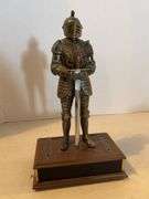 HERITAGE 11” TRANSISTOR RADIO WITH KNIGHT