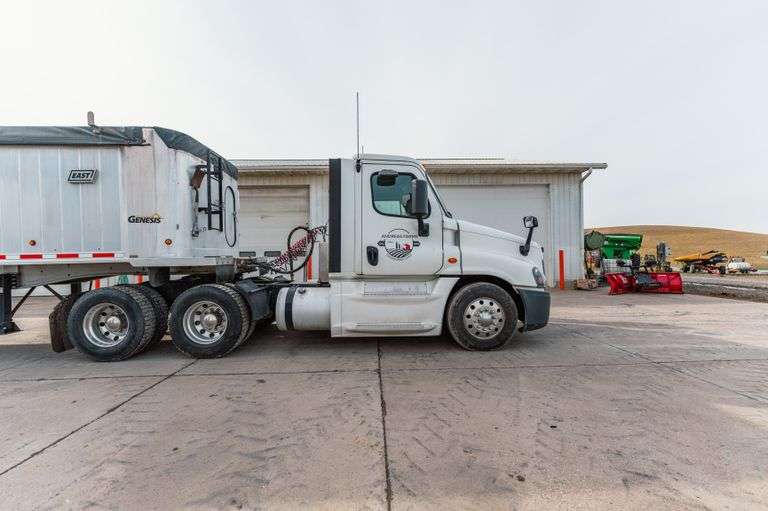 2017 Freightliner 120 Cascadia Semi