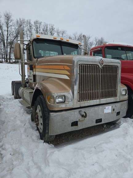 2015 International 9900 showing 81,150 mi, 8,864 hrs- runs