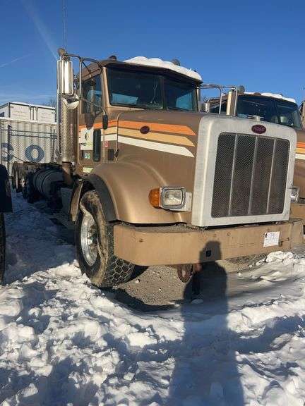 2013 Peterbilt 367 showing 29,799 mi, 5,196 hrs - doesn't run