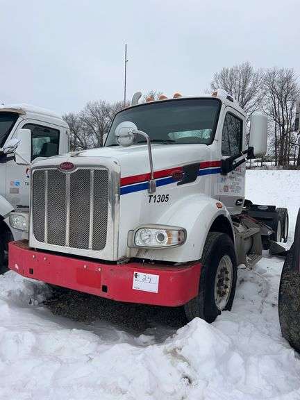 2016 Peterbilt 567 showing 48,581 mi, 5,938 hrs - runs