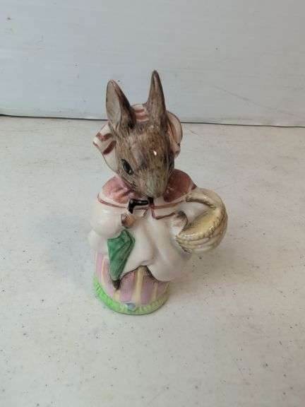 Beatrice Potter's Mrs Rabbit figurine Beswick England copyright 1951 approx 4" tall