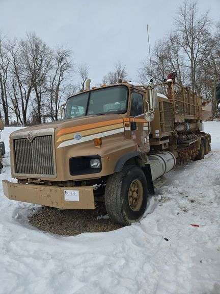 2011 International Paystar DF567 Body Load Blender Truck showing 284,709 mi, 4,695 hrs - runs