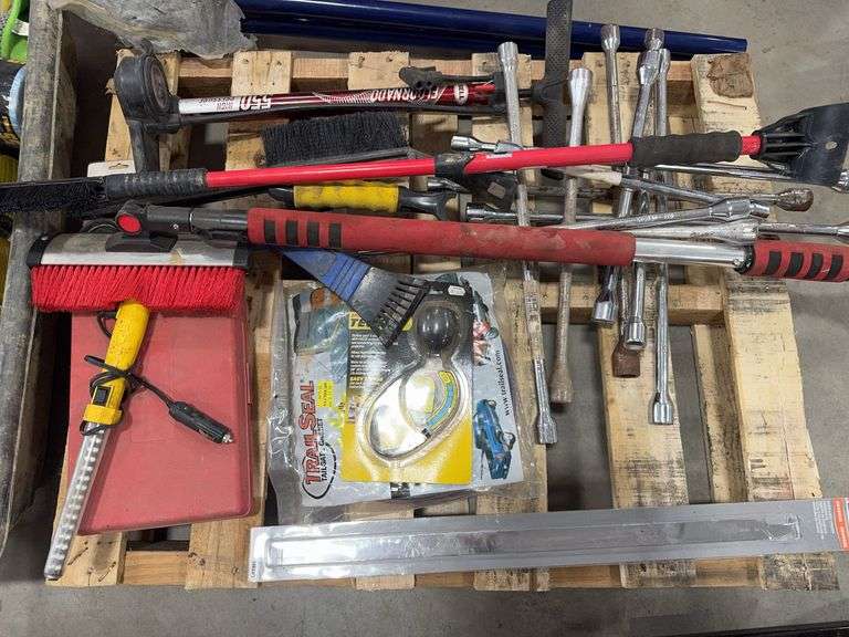 Pallet of Misc Vehicle Items