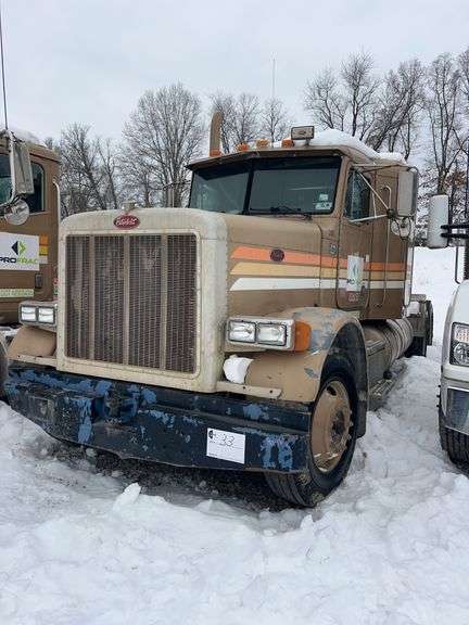 2001 Peterbilt 379 showing 184,158 mi, 6,155 hrs - doesn't run