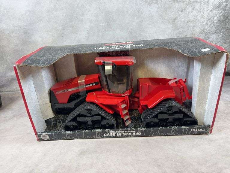 Case International STX 400 die-cast model tractor - collector's edition - 1/16 scale