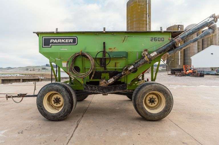 Parker 2600 seed wagon