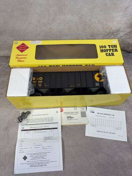 Aristocraft 100 ton model train hopper car - see photos