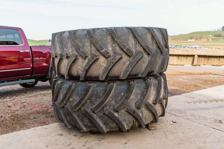 Set of float tires and rims that fit the RG1100