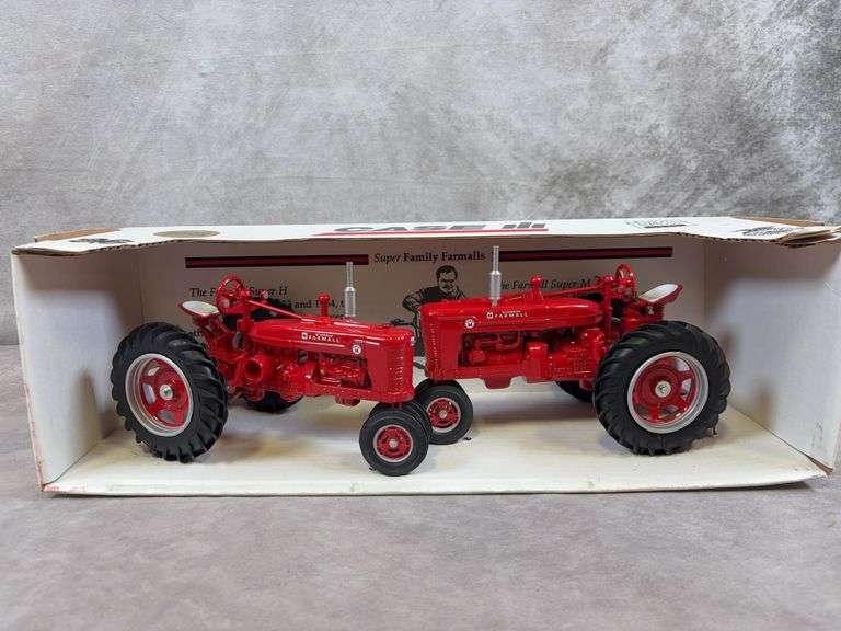 Set of (2) Farmall die-cast model tractors - Super H and Super M - Special Edition - 1/16 scale