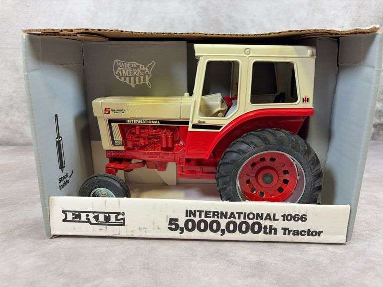 International 1066 5,000,000th model tractor - 1/16 scale