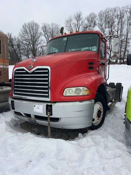 2005 Mack CXN612 showing 289,643 mi, 11,120 hrs - doesn't run