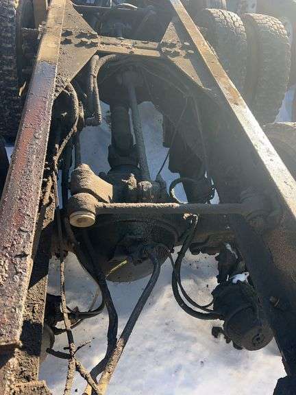 2015 IH 5900i showing 19,035 mi, 8,227 hrs - runs