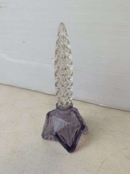 Victorian glass perfume decanter w/glass dabber cut glass diamond pattern clear/amethyst