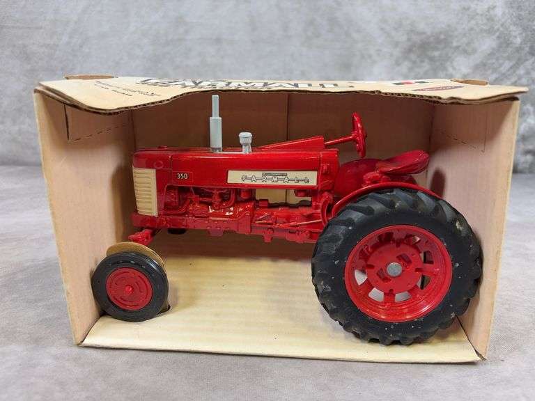 Farmall 350 die-cast model tractor - 1/16 scale