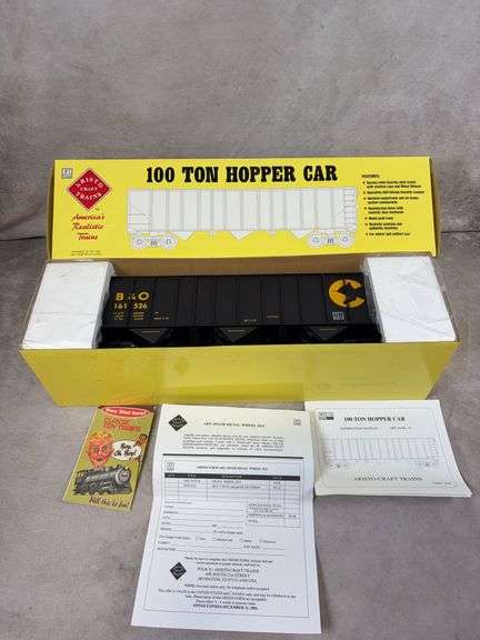 Aristocraft 100 ton model train hopper car - see photos