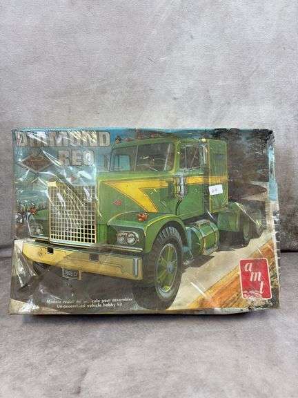 Factory sealed Diamond Reo model tractor kit - 1/25 scale - see description