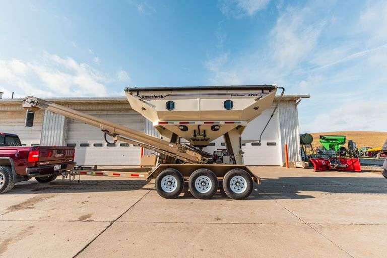 2022 UNVERFERTH 3755XL SEED RUNNER