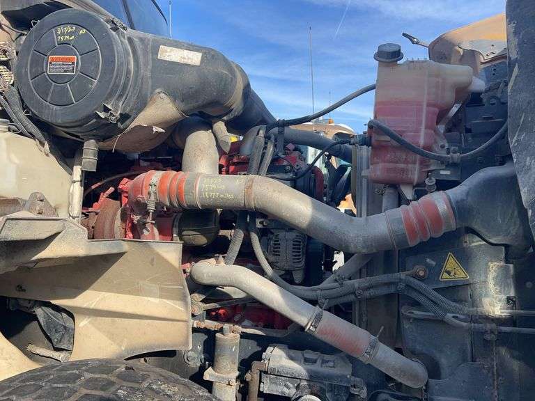 2015 IH 5900i showing 19,035 mi, 8,227 hrs - runs