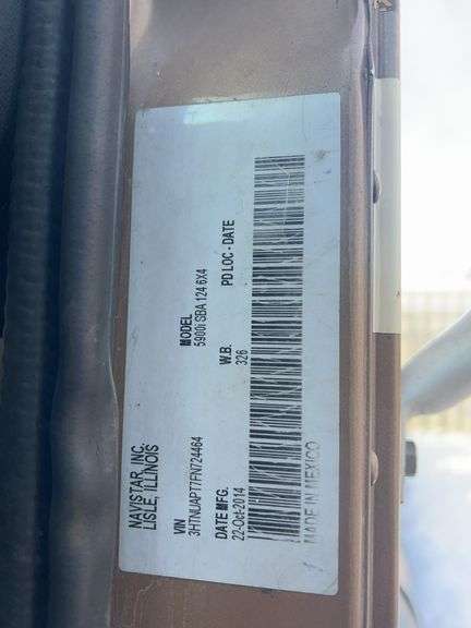 2015 IH 5900i showing 19,035 mi, 8,227 hrs - runs