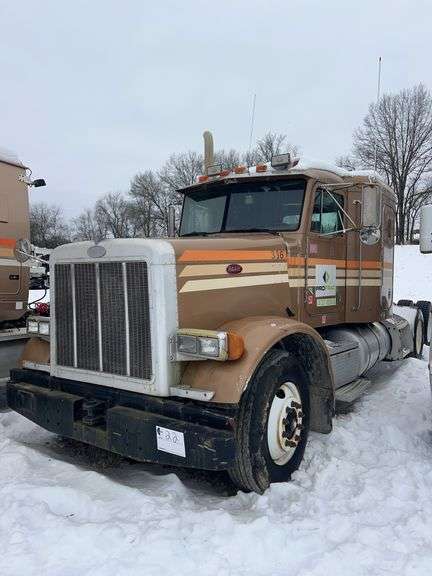 1999 Peterbilt 379 showing 143,118 mi, 9,734 hrs - doesn't run
