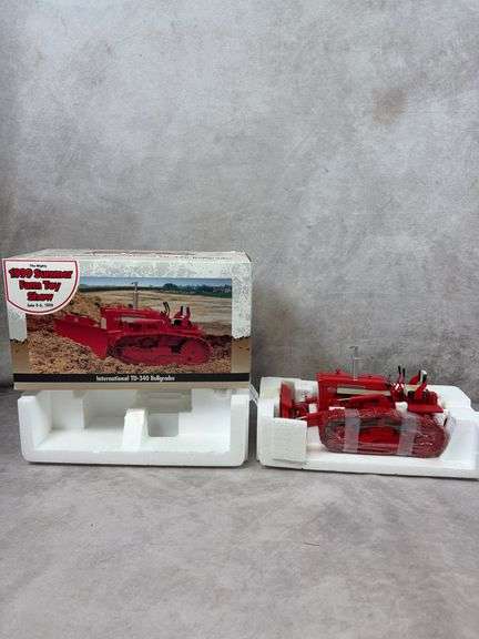 International model TD-340 Bullgrader - 1999 Summer Farm Toy Show - 1/16 scale