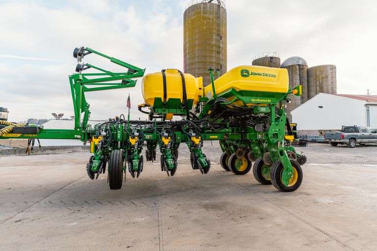 2023 1775NT corn planter